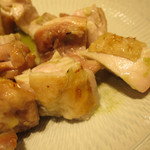 割烹　川上 - 奥三河鶏の焼きバジルソースがけ。