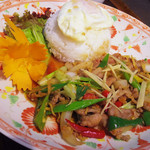 神戸アジアン食堂バル SALA - 【ランチ】 ムーパッキン　（豚肉と生姜の炒め物）　\950