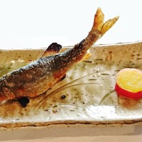 祇をん 豆寅 祇園店 - 焼きたてで アツアツの『鮎の塩焼き』!!甘いイモが良いアクセント～♪(^o^)丿
