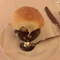 スンガリー 新宿東口本店 - :【グリヴィ・ヴ・スミターニェ】(マッシュルームのつぼ焼きクリーム煮)
                  