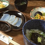 Yuuki - うずめ飯定食
                        「ご飯の下に具をうずめる（隠す）」という意味の、津和野の郷土料理。
