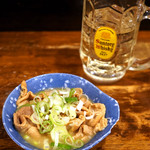 立飲み たきおか - ホルモンの煮こみ。お汁まで絶品。絶対に食べてみて！