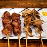 立飲み たきおか - シロ串焼、ナンコツ串焼。