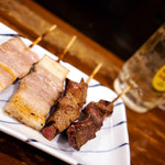 立飲み たきおか - 串物も充実。豚バラとレバー。