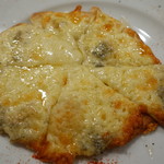 YAICHIRO - ゴルゴンゾーラのピザ　ハチミツかけ