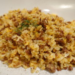 YAICHIRO - 挽き肉の油をまとった玉子ガーリックライス