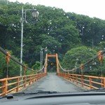 老神温泉 ぎょうざの満洲 - （2016/7月）建物近くの橋