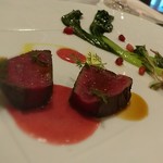 夏鹿のロースト 石榴のソース・浅野さんの葉野菜