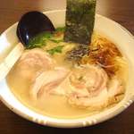 鶏そば　６８０円