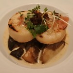 カランドリエ - 温かい前菜(イタリアのポルチーニ茸のフリカッセ）ホタテの貝柱のグリル