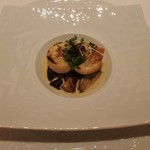 カランドリエ - 温かい前菜(イタリアのポルチーニ茸のフリカッセ）ホタテの貝柱のグリル