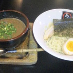 あか土 - 辛つけ麺(880円)