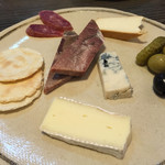 清加和 - 牛タン塩漬けとチーズ盛り