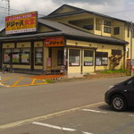 入口の様子。昼は食堂で夜は居酒屋です。