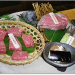 Gyuujin - 赤身肉角切り、ひれ肉　100g　