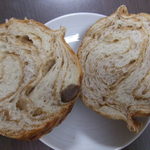 グリーンベル - ラウンドパンの栗　270円