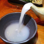 やきにく 宵緒 - 農酒らしく薬缶から注いで！