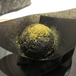 [ランチ]竹炭とそばのガレット、中にイカ