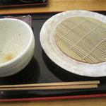 手打うどん長谷川 - つけ汁もグイグイ飲めてしまうので完食！