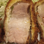 豚々ジャッキー - あぐー豚ロースカツのアップ