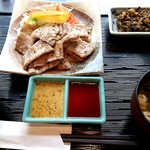 博多野菜巻き串 餃子 もつ鍋 芋蔵 - 炭火カルビ定食