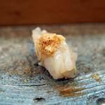 寿司栄 - 白えびと生クチコの握り