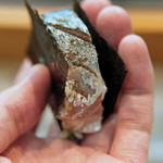 寿司栄 - 三重県産の鯖寿司、海苔を巻いて