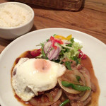 ご近所カフェ - ハンバーグと生姜焼きのお得なセット 1100円 おいちい！