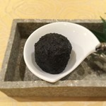 トゥ・ラ・ジョア - 蓮根ボールトリュフ風味、竹炭