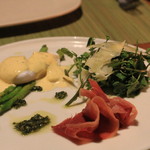 By the Beach Restaurant - アスパラのサラダ。これは2番目に気に入りました