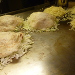 Kaboroya Hiroshima Fuu Okonomiyaki - 一度に作ります