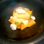 ラ・ボンヌターブル - 黄金桃、南高梅のソルベ、三谷牧場のヨーグルト、アロエベラ、マリーゴールド、お茶のグラニテ