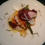 熊野地鶏のロースト、ひよこ豆のソース、ニンニクのピュレ　
          万願寺唐辛子、トレビス、ローズマリー