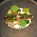 イワシの焦がし焼き、冷たいジャガイモのソース　
          きゅうり、ごぼう、スベリヒユ、フィノキエット