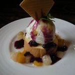 丸太小屋レストラン  びんずる - ロールケーキにジェラートを添えた『ロールケーキ・ア・ラ・モード』