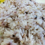 初台スパイス食堂 和魂印才たんどーる - 硬めに炊かれた雑穀ライス