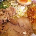 麺の極 はなみち - 特・らー麺・豚・赤（アップ）