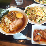 万豚記 - 中華麺セット 1,274円
