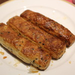 ベーカリーレストランサンマルク - パン１１皿目(ゴマスティック）
