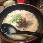 らーめんや よしとも - とんこつラーメン（550円）