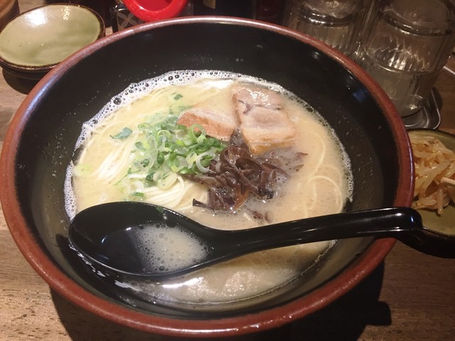 らーめんや よしとも 城見町通り店 熊本城 市役所前 ラーメン 食べログ らーめんや よしとも 城見町通り店 熊本城 市役所前 ラーメン 食べログ
