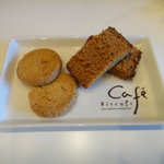 ビスキュイ - クッキー　と　黒糖ざらめカステラ　