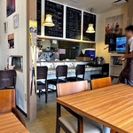 コッテジ - テーブル席 ＆ カウンター席（２０１６年８月）