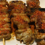 焼き鳥 てつ屋 - ねぎまと鶏皮2串。