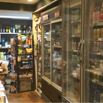 みたまり酒店 - 店内は基本的に酒屋さんです。