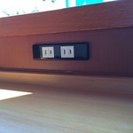 モスバーガー - カウンター席のコンセント