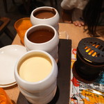 MAX BRENNER CHOCOLATE BAR - ホワイトチョコソース　キャラメールソース　ミルクチョコレートソース