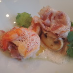 海老と自家製ベーコンのポワレ　マッシュルーム添え　桜海老のソース
          