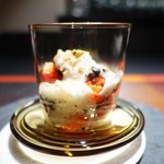 エクアトゥール - マスカルポーネ
      　チョコのムース
      　黒トリュフのソース
      　苺、アーモンドスライス