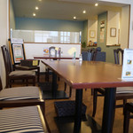 謎屋珈琲店 - 店内の様子　テーブル席